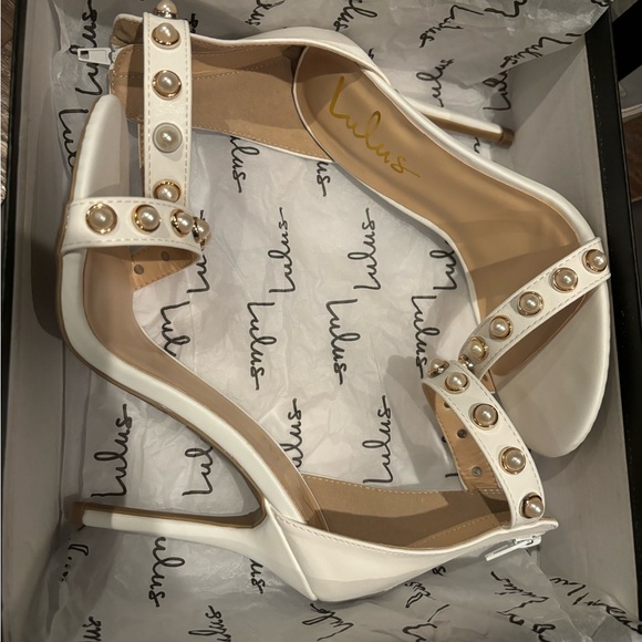 Lulus size 7 white pearl studded heels - Picture 2 of 6